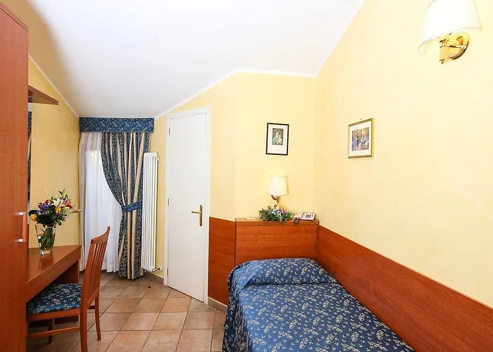 Casa Di Santa Francesca Romana A Ponte Rotto 4* Roma