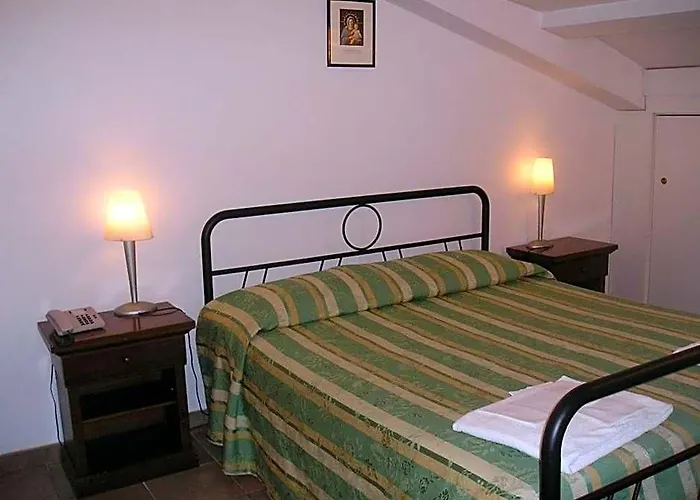 Casa Di Santa Francesca Romana A Ponte Rotto Konukevi Roma