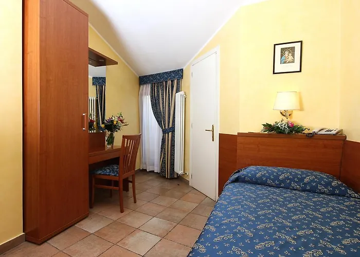 Casa Di Santa Francesca Romana A Ponte Rotto Konukevi